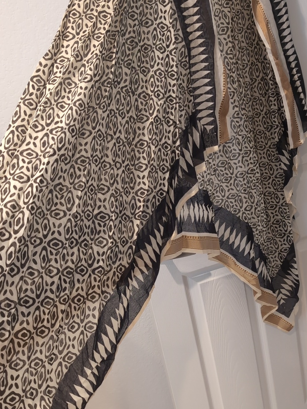 Black & Cream Ikat Pattern Handkerchief Long Vest/ Cover-up NWT - Picture 2 of 3